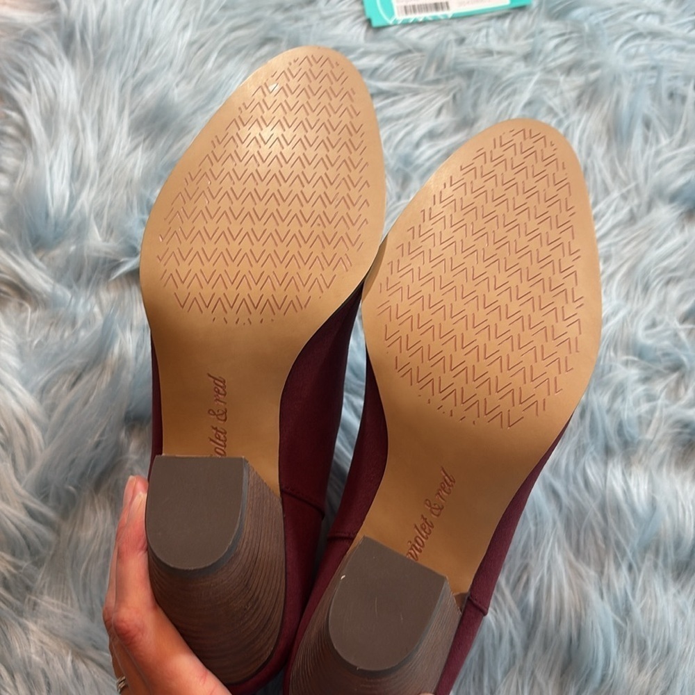 NWT Violet & Red Jackson Lazer Cut Topline Booties in Burgundy - Picture 7 of 11